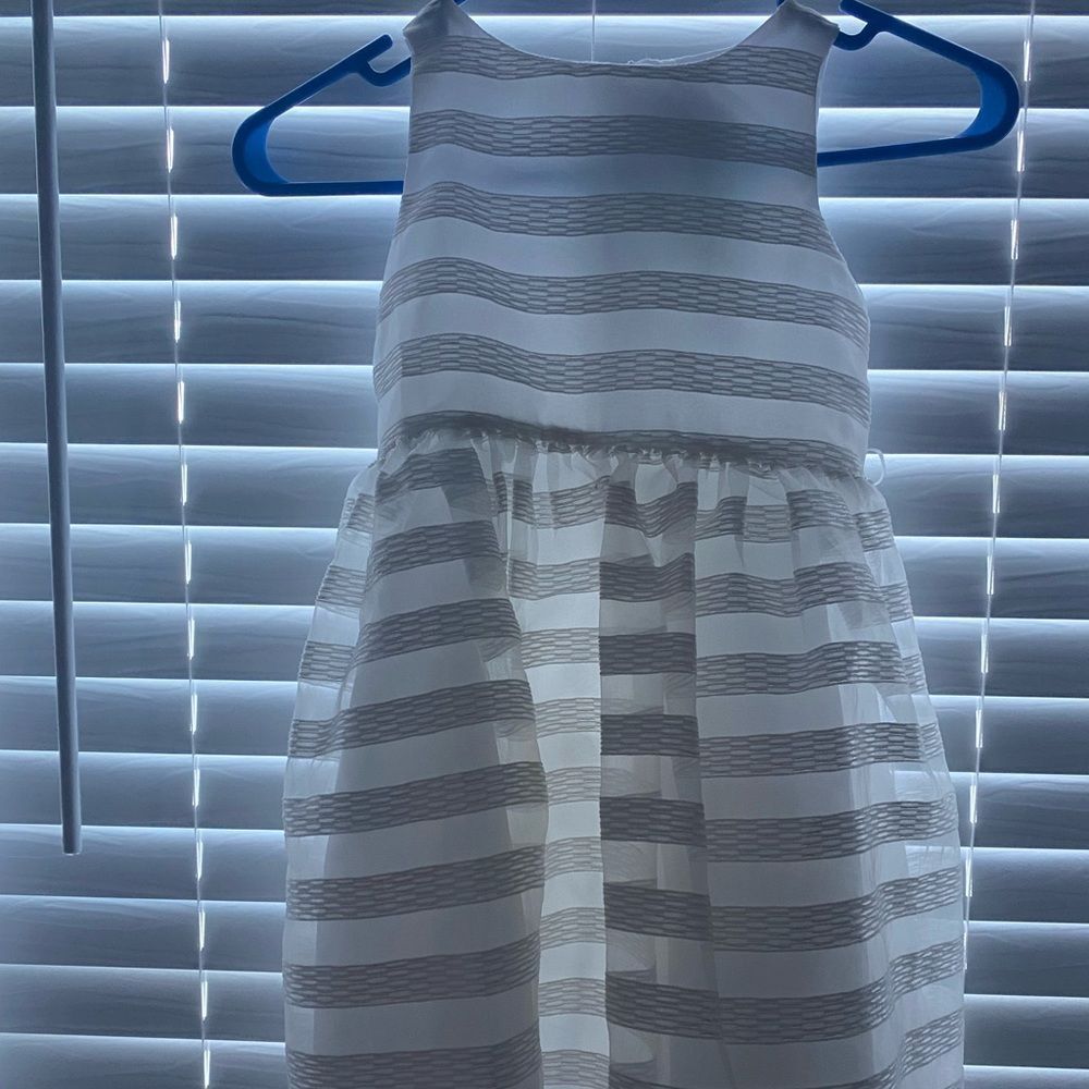 COPY - White flower girl dress size 6 NWT